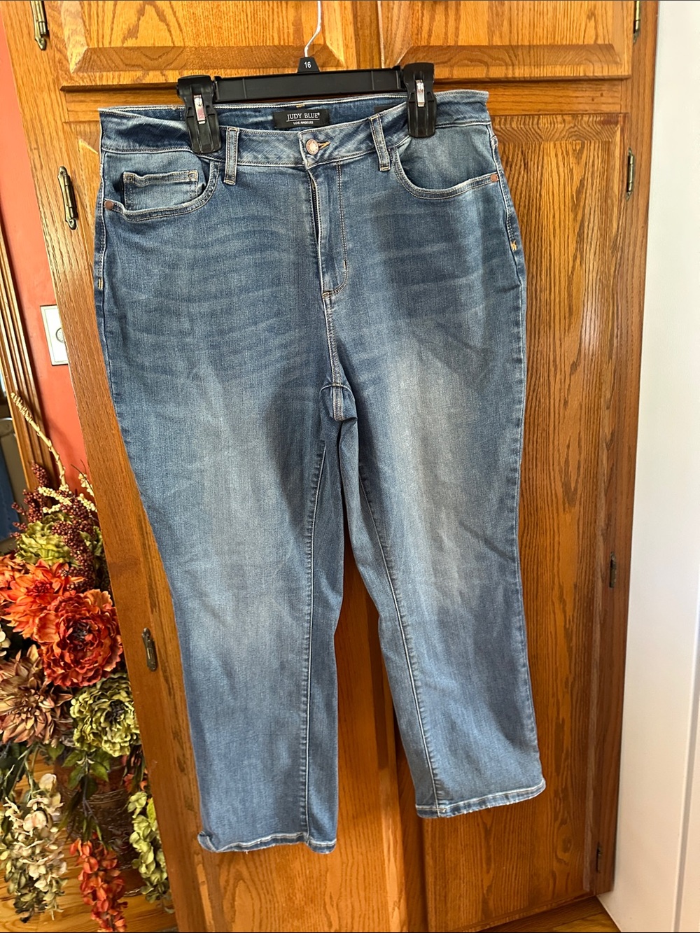 Judy Blue Medium Faded Blue Cropped Jeans
